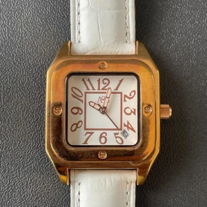 WhatsApp Image 2026-04-13 at 14.24.35 Reloj ASG Edición Limitada - Estilo Cuadrado Dorado - Geordie Shore Edition