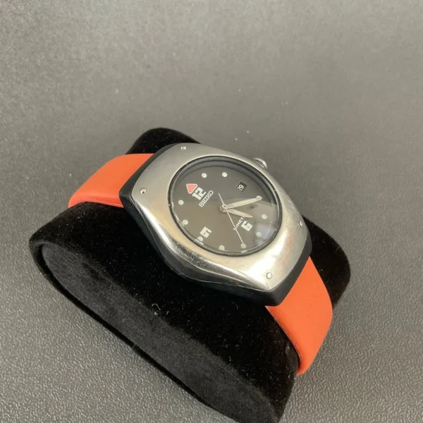Seiko Kinetic 3M22-0D49 Black Dial Orange Band Japan Mov