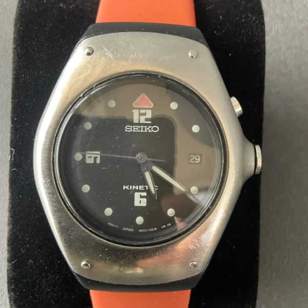 Seiko Kinetic 3M22-0D49 Black Dial Orange Band Japan Mov