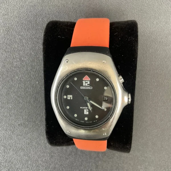 Seiko Kinetic 3M22-0D49 Black Dial Orange Band Japan Mov