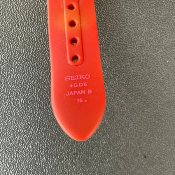 Seiko Kinetic 3M22-0D49 Black Dial Orange Band Japan Mov